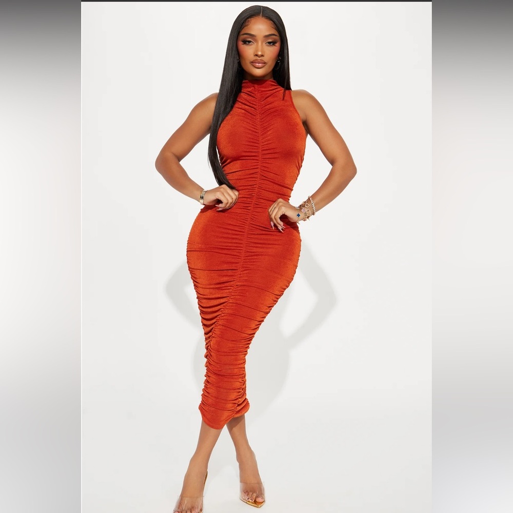 🌸 Sleek Silhouette Slinky Midi Dress - Rust🌸